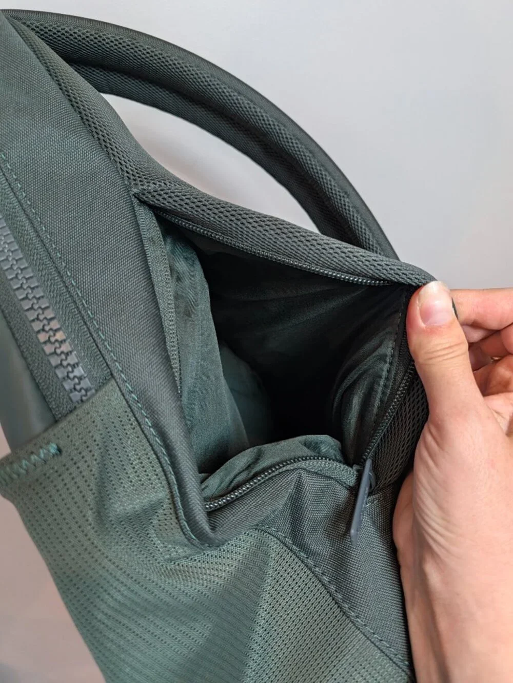 AWAY Active Backpack 26L - Color Forest Green EUC
